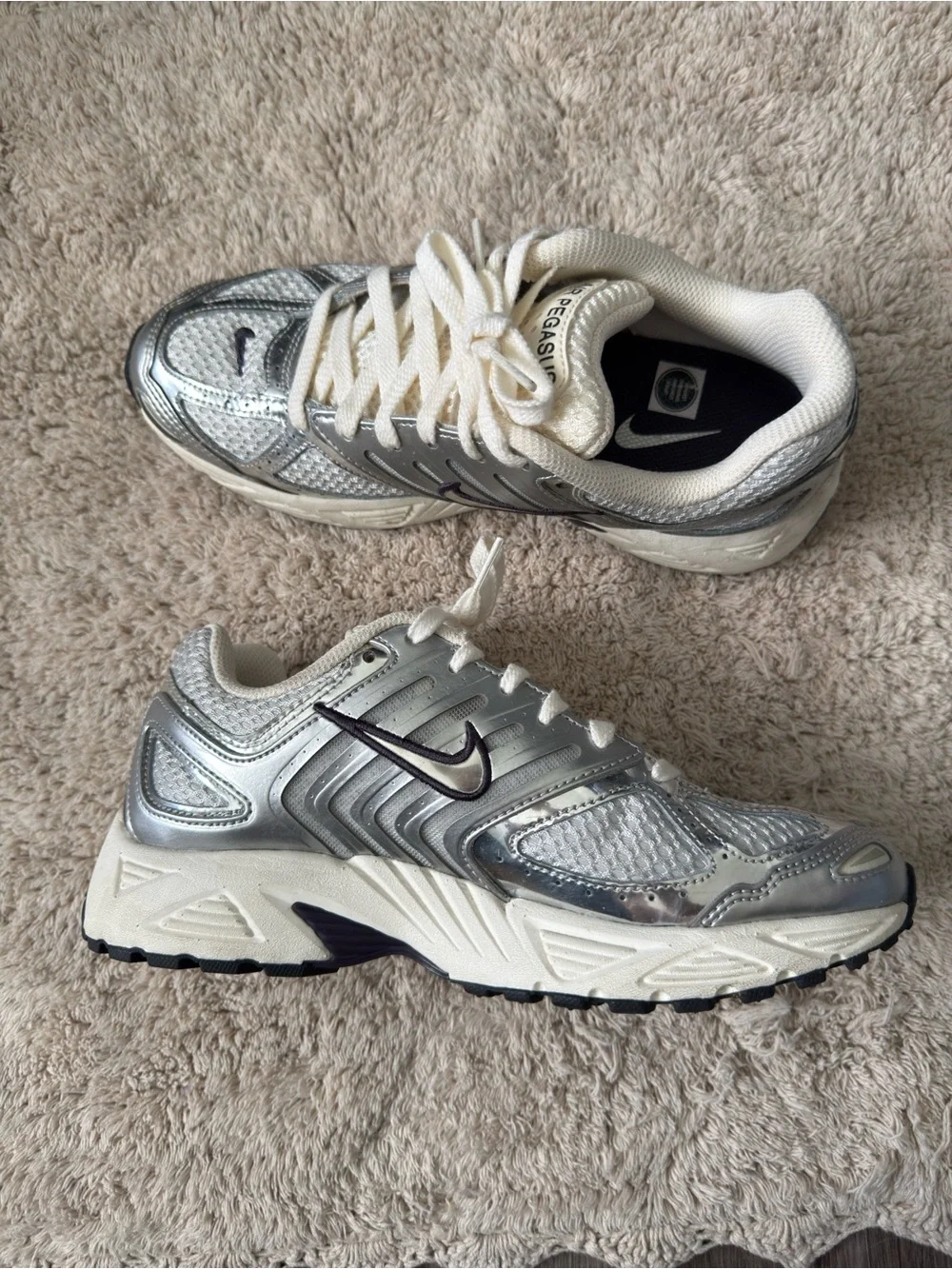 Nike Women's Silver and White Running Sneakers with Dark Logo